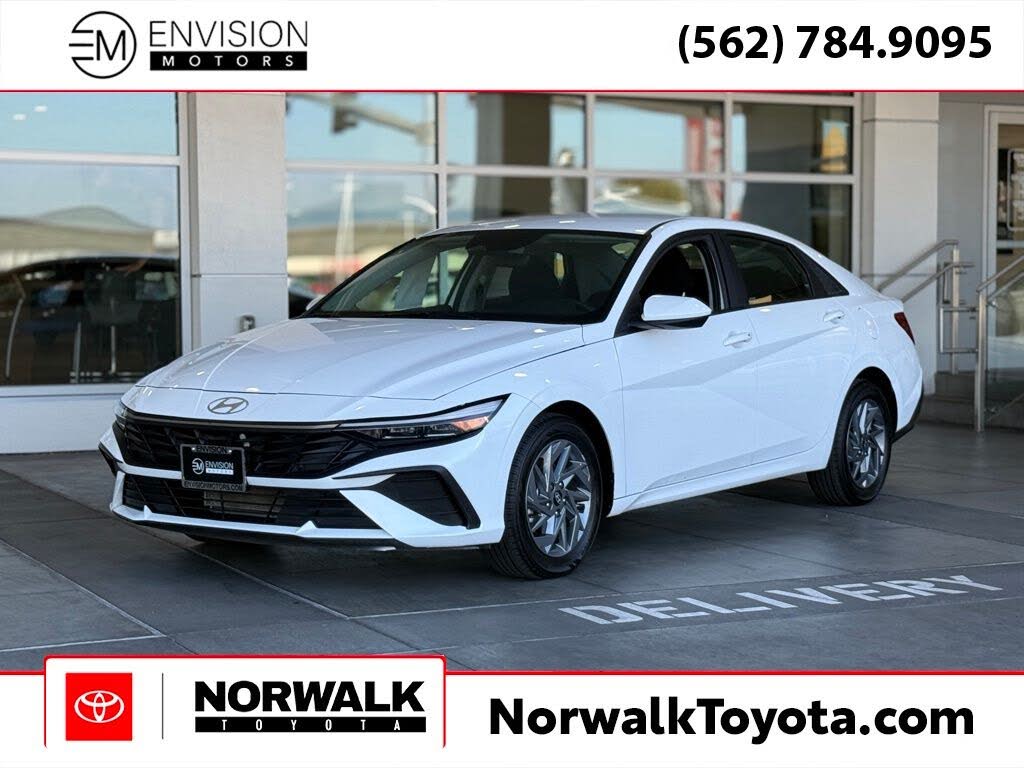 2024 Hyundai Elantra SEL FWD