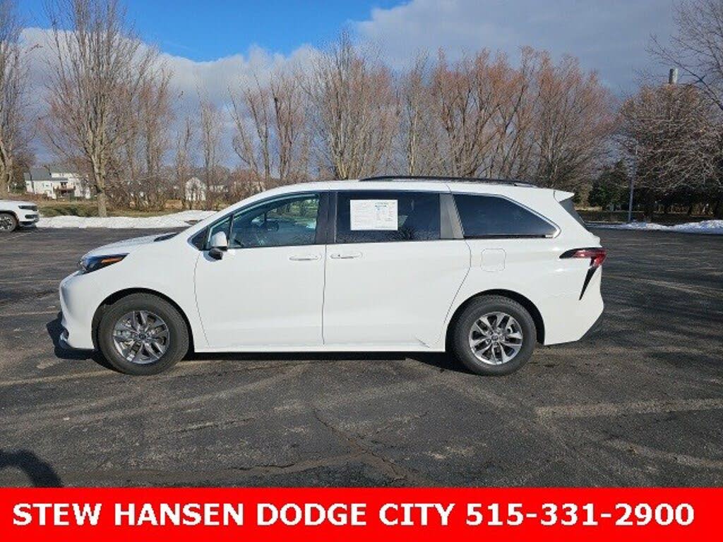 2024 Toyota Sienna LE 8-Passenger FWD