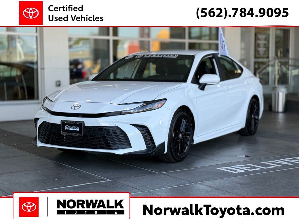 2025 Toyota Camry SE FWD