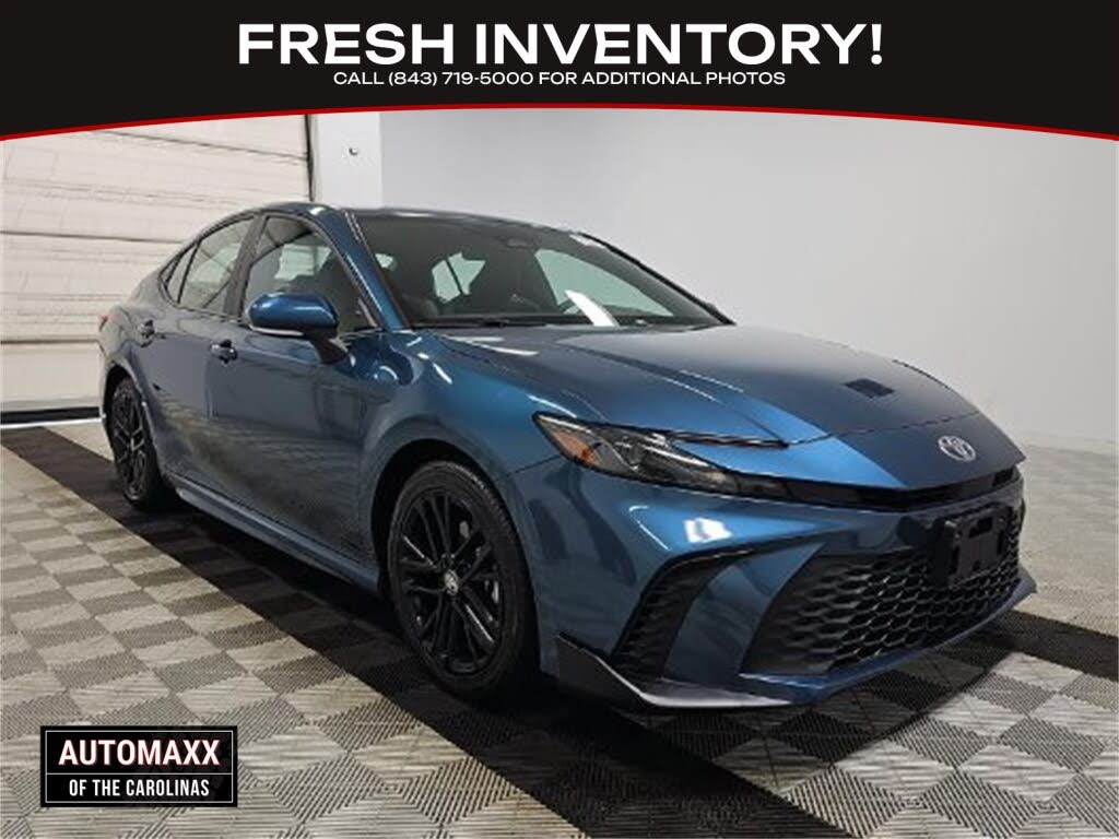 2025 Toyota Camry SE FWD