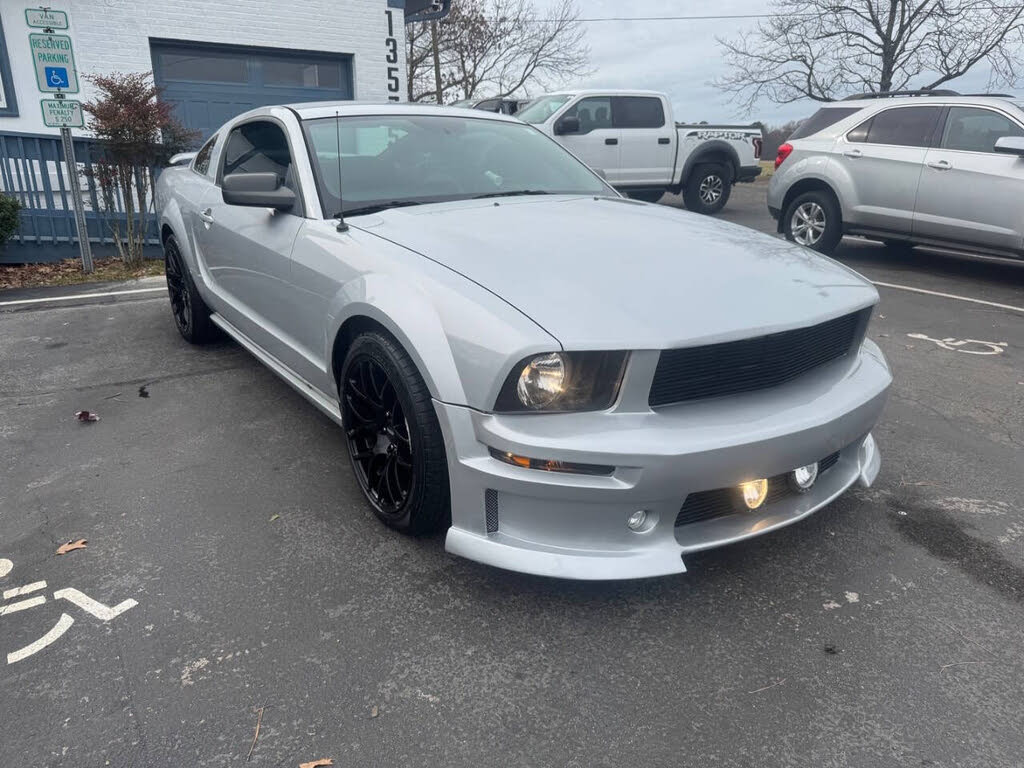 2006 Ford Mustang GT Deluxe Coupe RWD