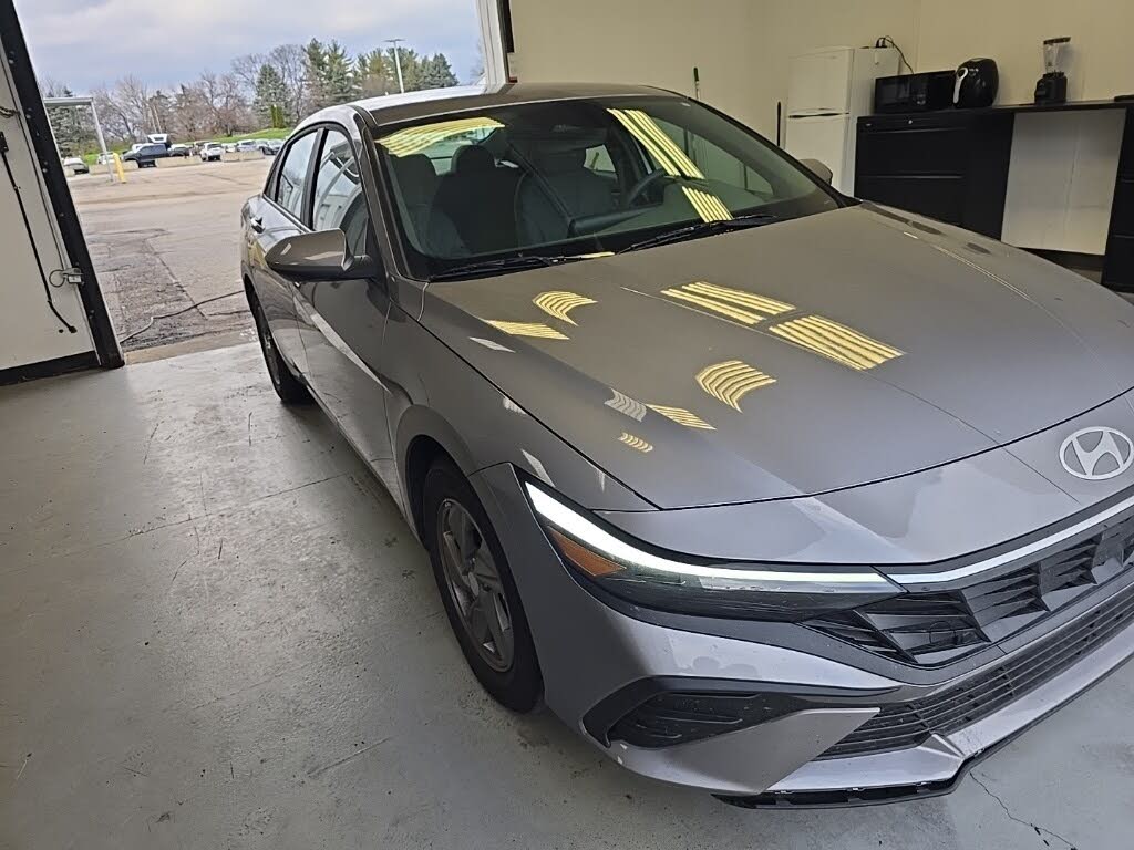 2025 Hyundai Elantra SE FWD