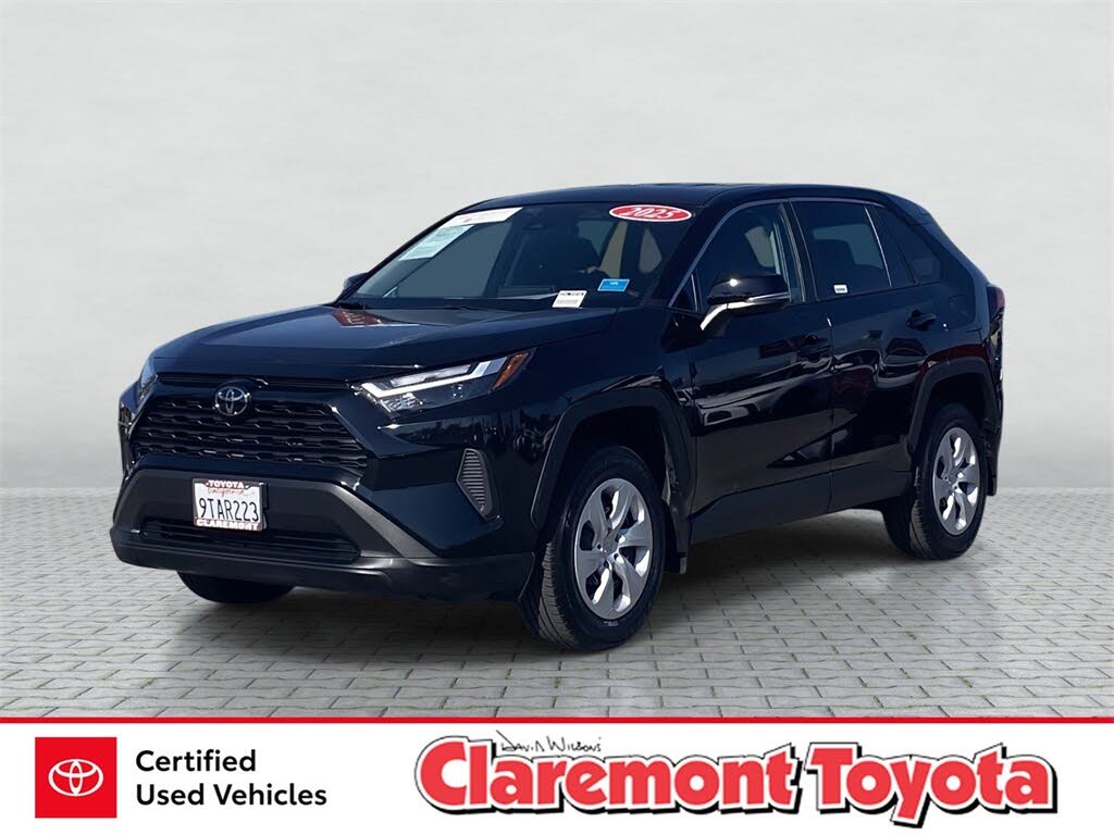 2025 Toyota RAV4 LE FWD