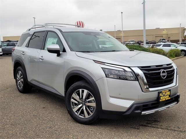 2025 Nissan Pathfinder SL 4WD