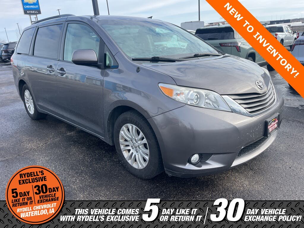 2014 Toyota Sienna XLE 7-Passenger Auto Access Seat