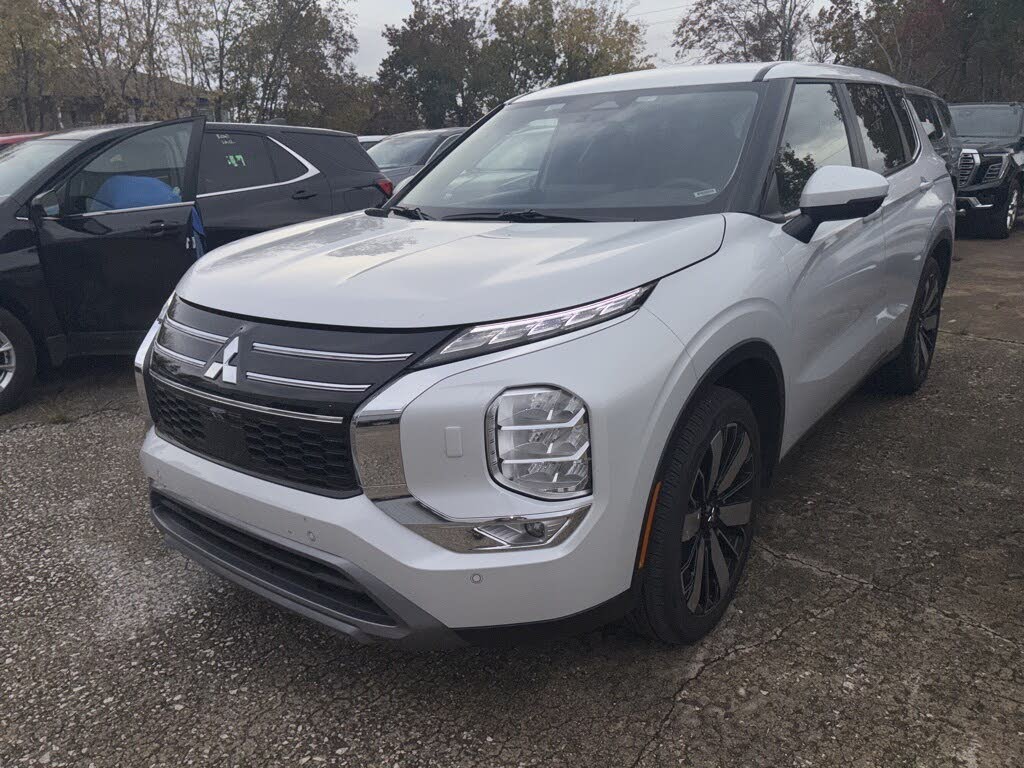 2025 Mitsubishi Outlander SE FWD