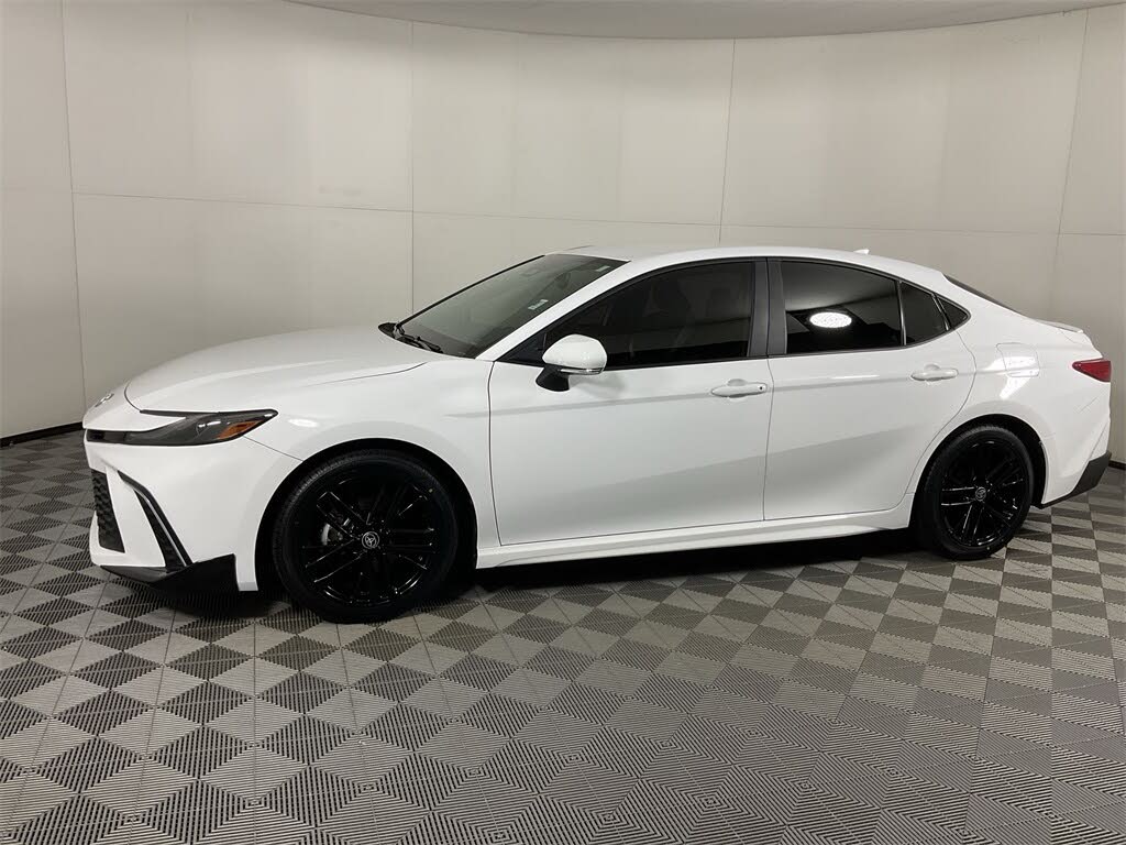 2025 Toyota Camry SE FWD