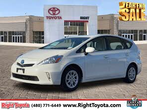 Toyota Prius v FWD