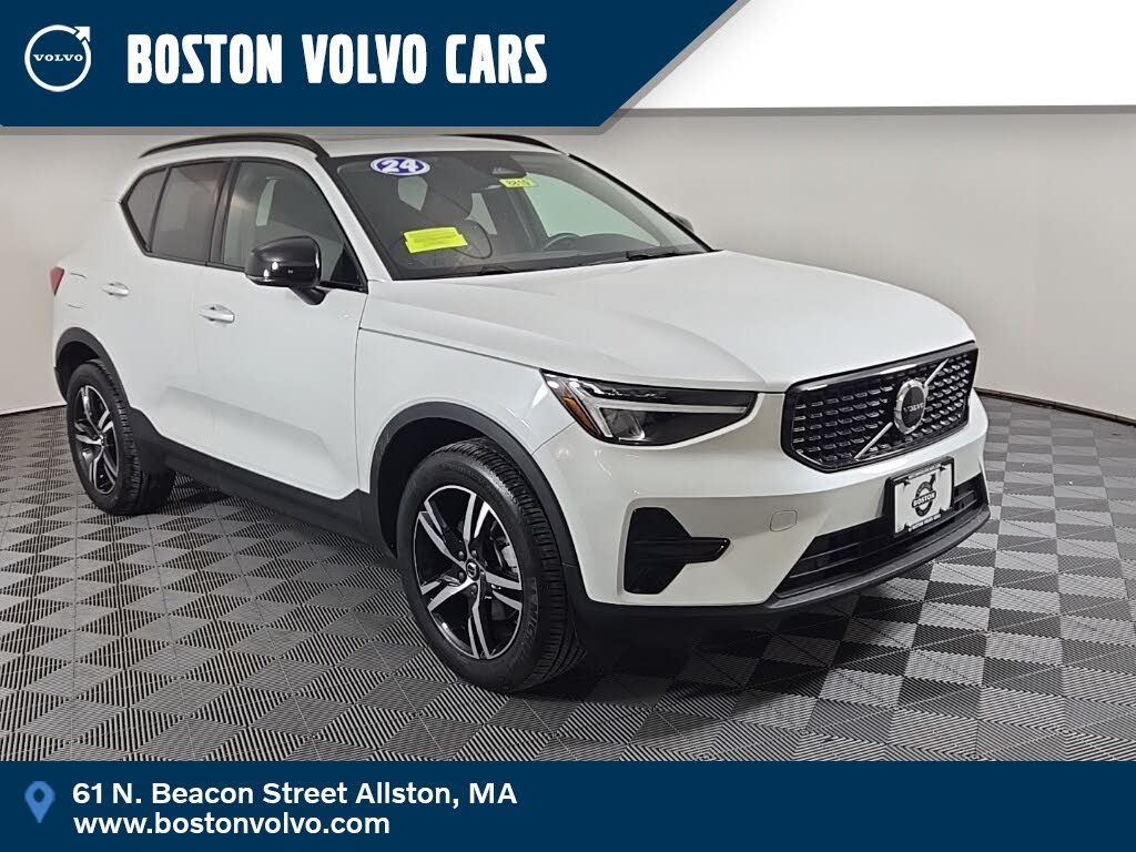 2024 Volvo XC40 B5 Core Dark Theme AWD