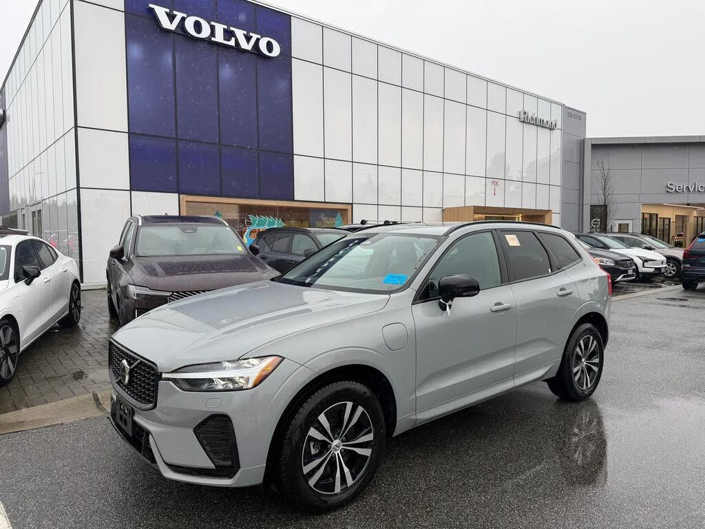 2025 Volvo XC60 Recharge T8 Core Dark Theme eAWD