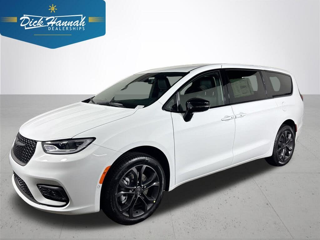 2026 Chrysler Pacifica Select AWD