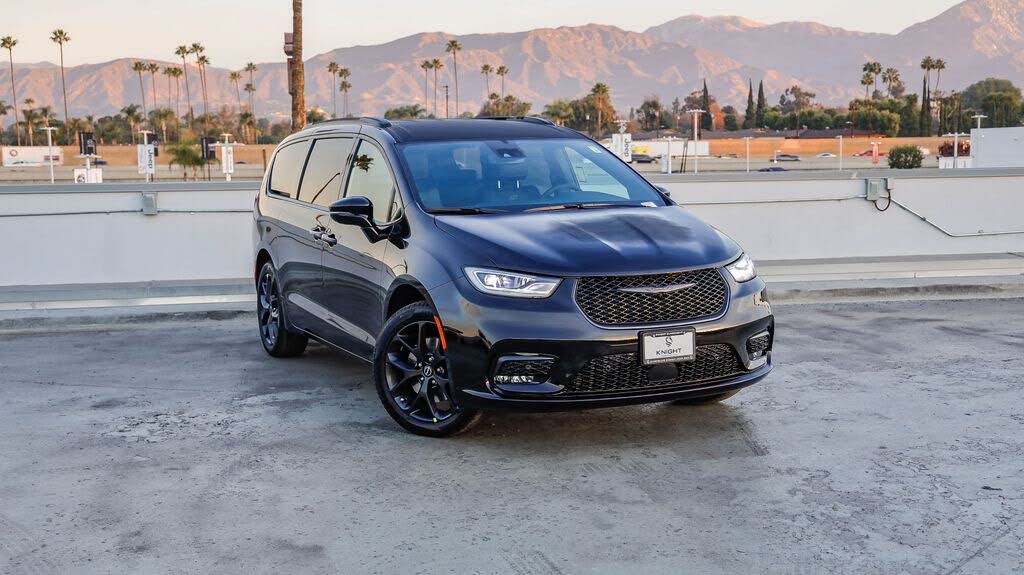 2026 Chrysler Pacifica Select AWD