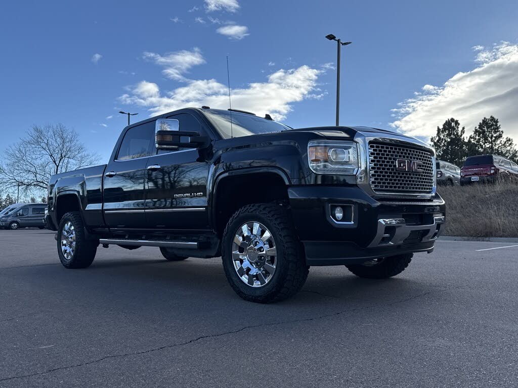 2017 GMC Sierra 3500HD Denali Crew Cab LB DRW 4WD