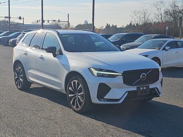 2024 Volvo XC60 B5 Ultimate Dark Theme AWD