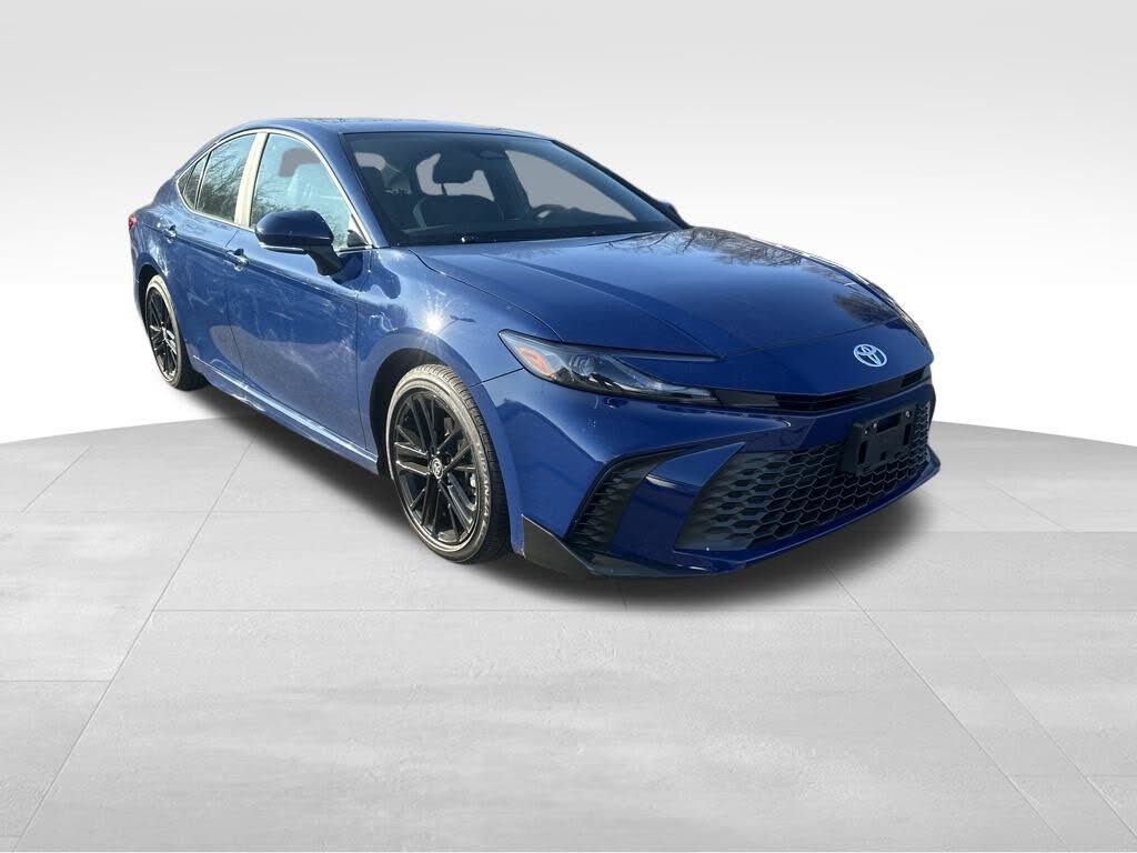 2025 Toyota Camry SE FWD
