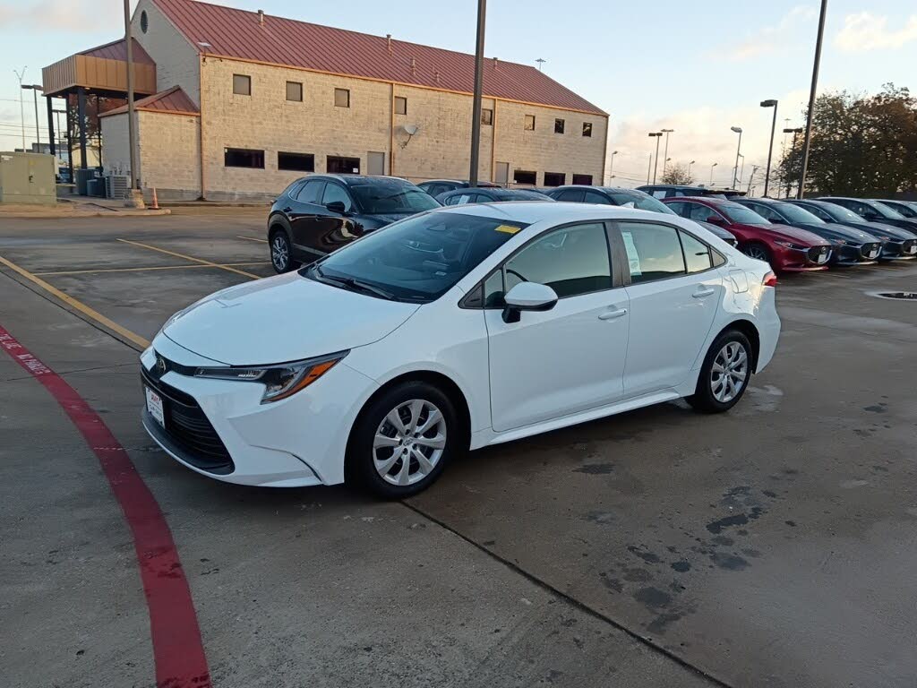 2025 Toyota Corolla LE FWD