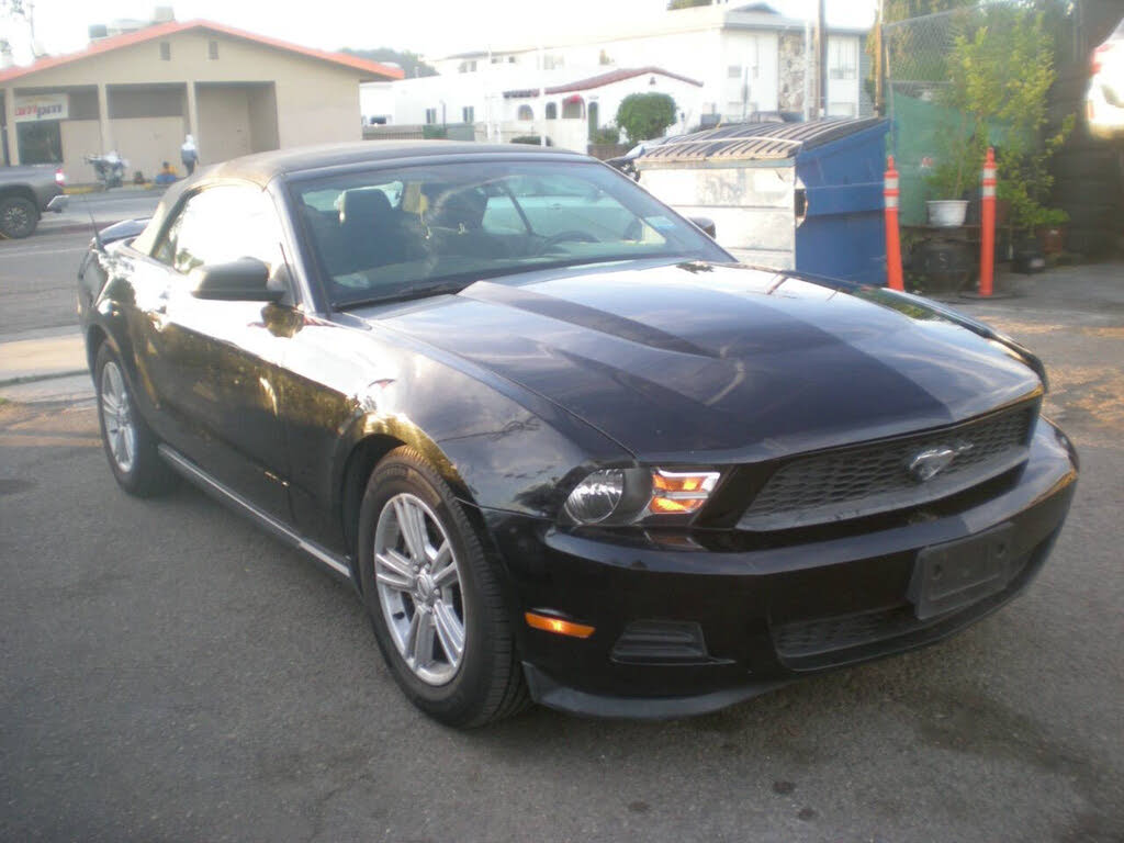2012 Ford Mustang V6 Convertible RWD