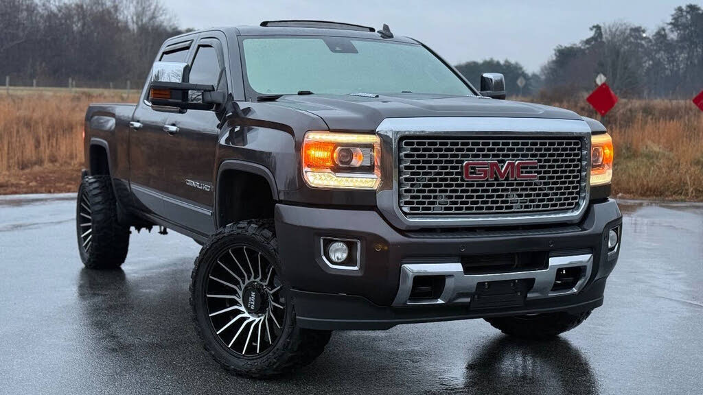 2015 GMC Sierra 3500HD Denali Crew Cab SB 4WD
