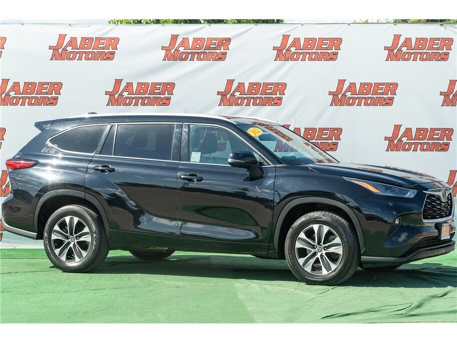 2022 Toyota Highlander XLE FWD