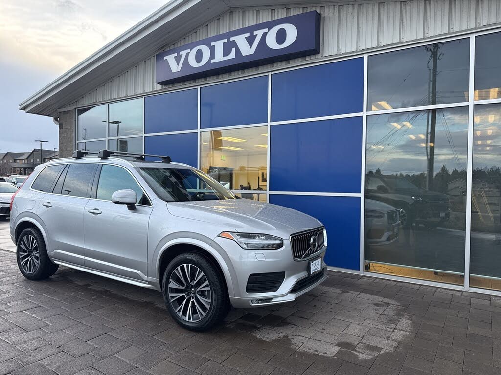 2022 Volvo XC90 T6 Momentum 6-Passenger AWD