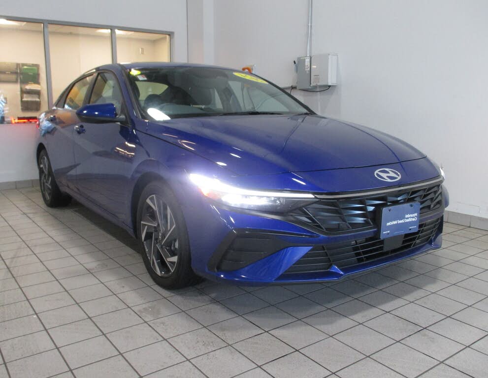 2024 Hyundai Elantra SEL FWD