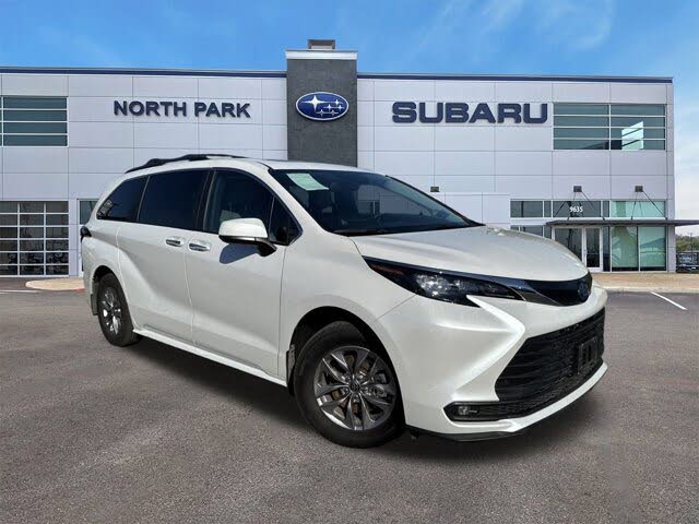 2025 Toyota Sienna XLE 7-Passenger FWD