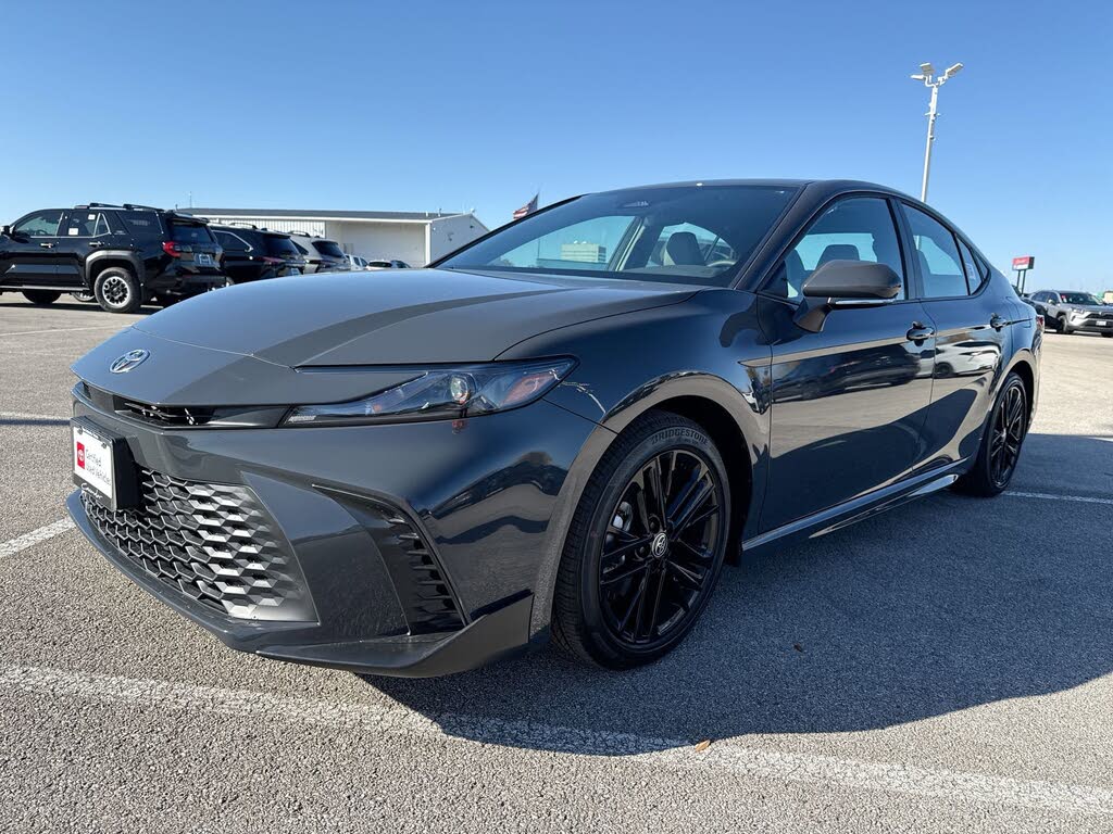 2026 Toyota Camry SE FWD