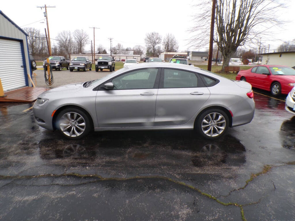 2015 Chrysler 200 S Sedan FWD
