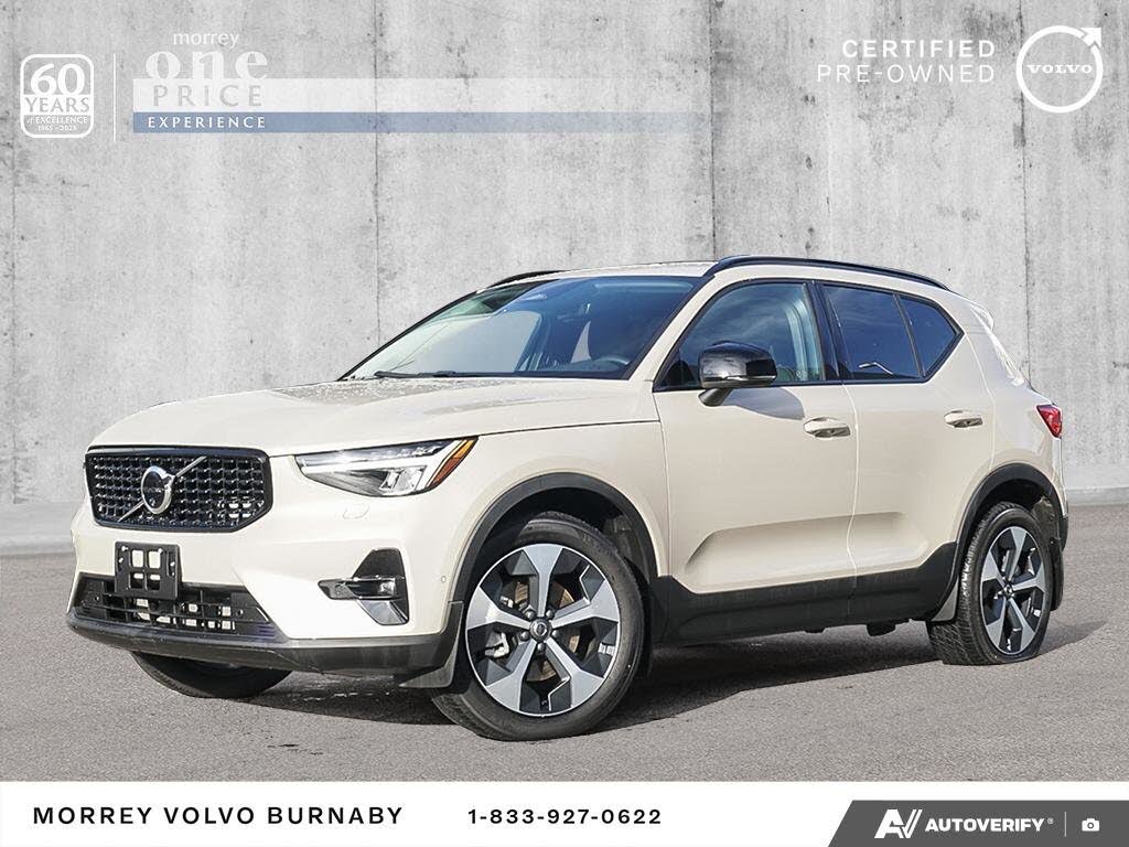 Volvo XC40 B5 Plus Dark Theme AWD 2025