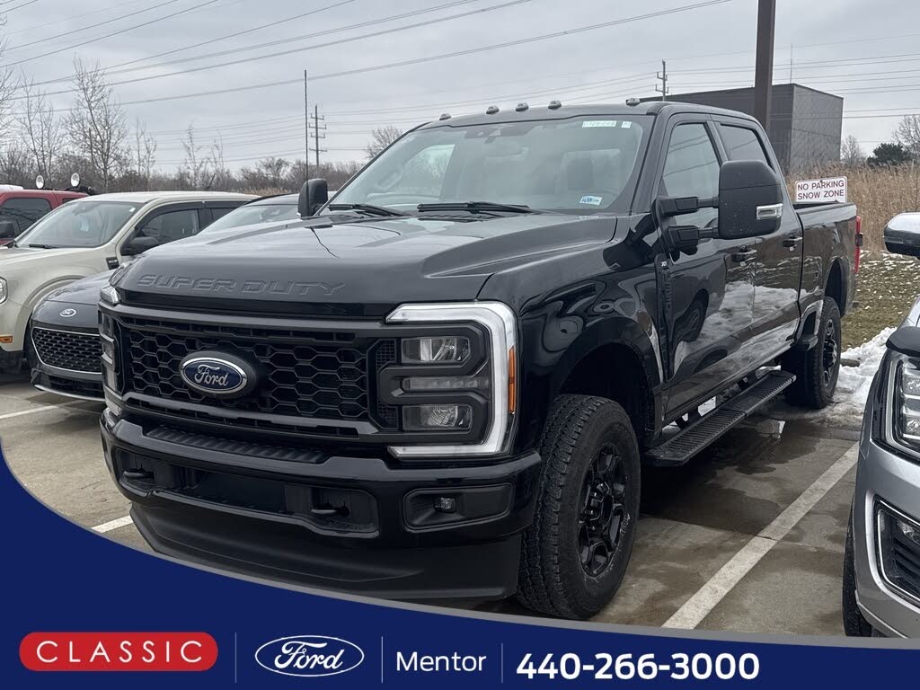 2023 Ford F-350 Super Duty XLT Crew Cab 4WD