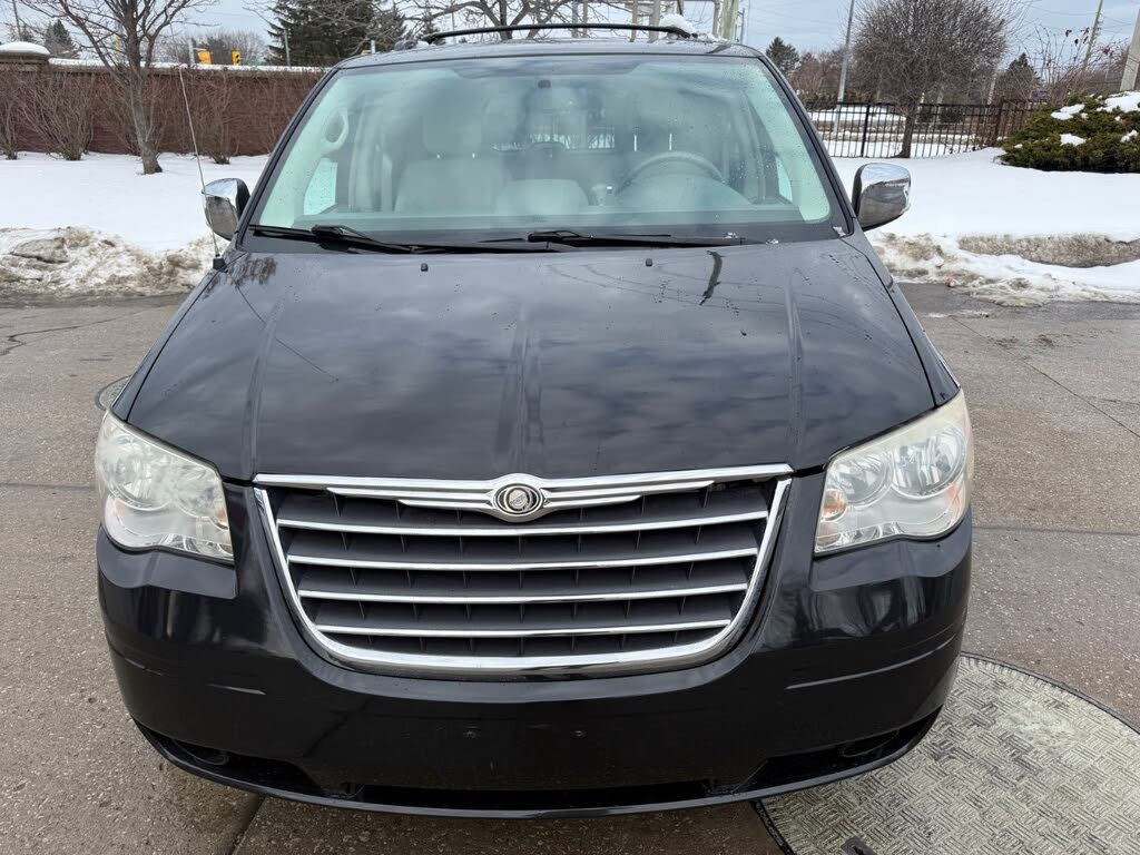 2010 Chrysler Town & Country Touring FWD