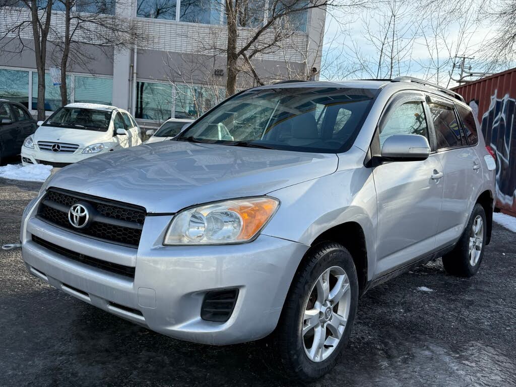 Toyota RAV4 Base 4WD 2011