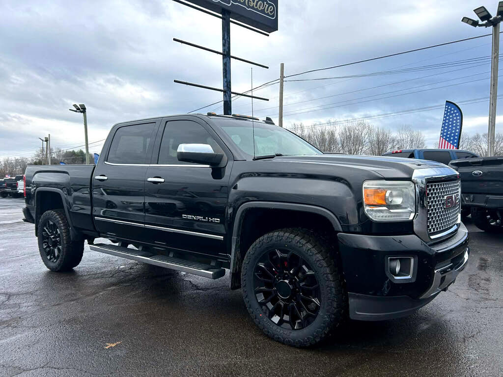 2015 GMC Sierra 2500HD Denali Crew Cab SB 4WD