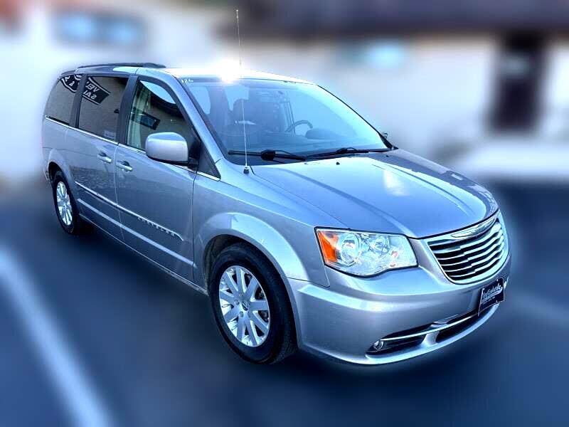 2016 Chrysler Town & Country Touring FWD