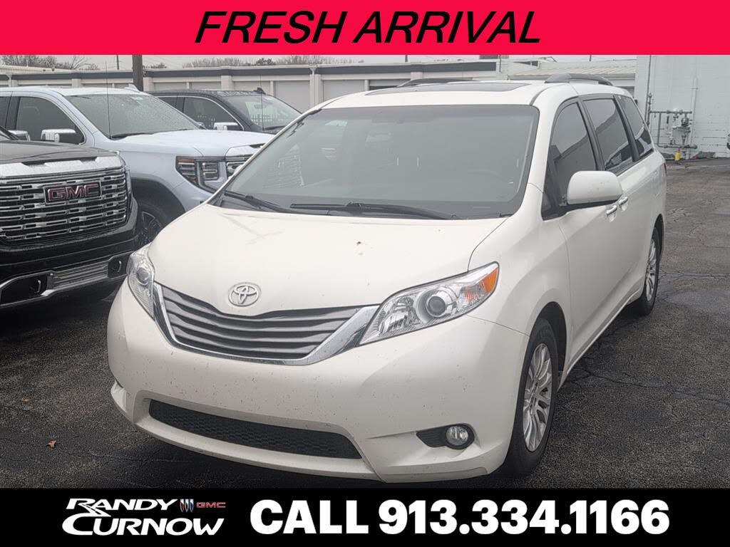 2017 Toyota Sienna XLE 8-Passenger FWD
