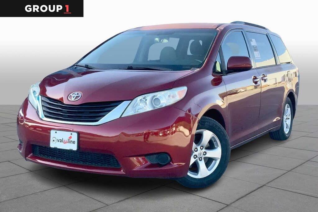 2013 Toyota Sienna LE 7-Passenger