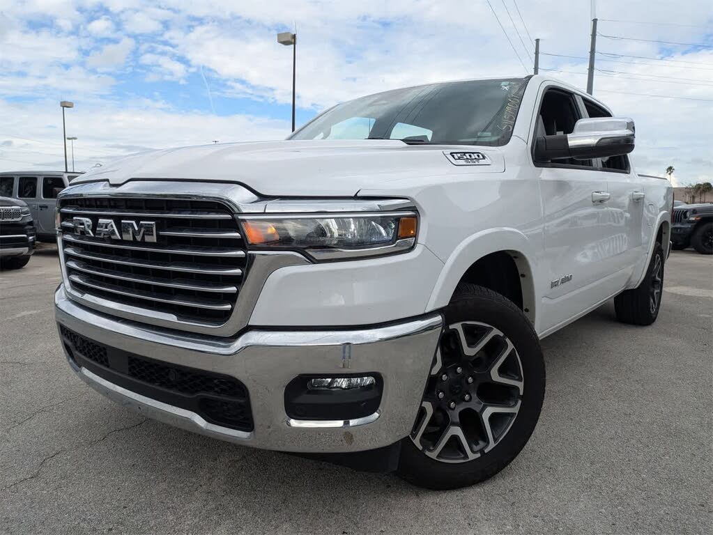 2025 RAM 1500 Laramie Crew Cab 4WD