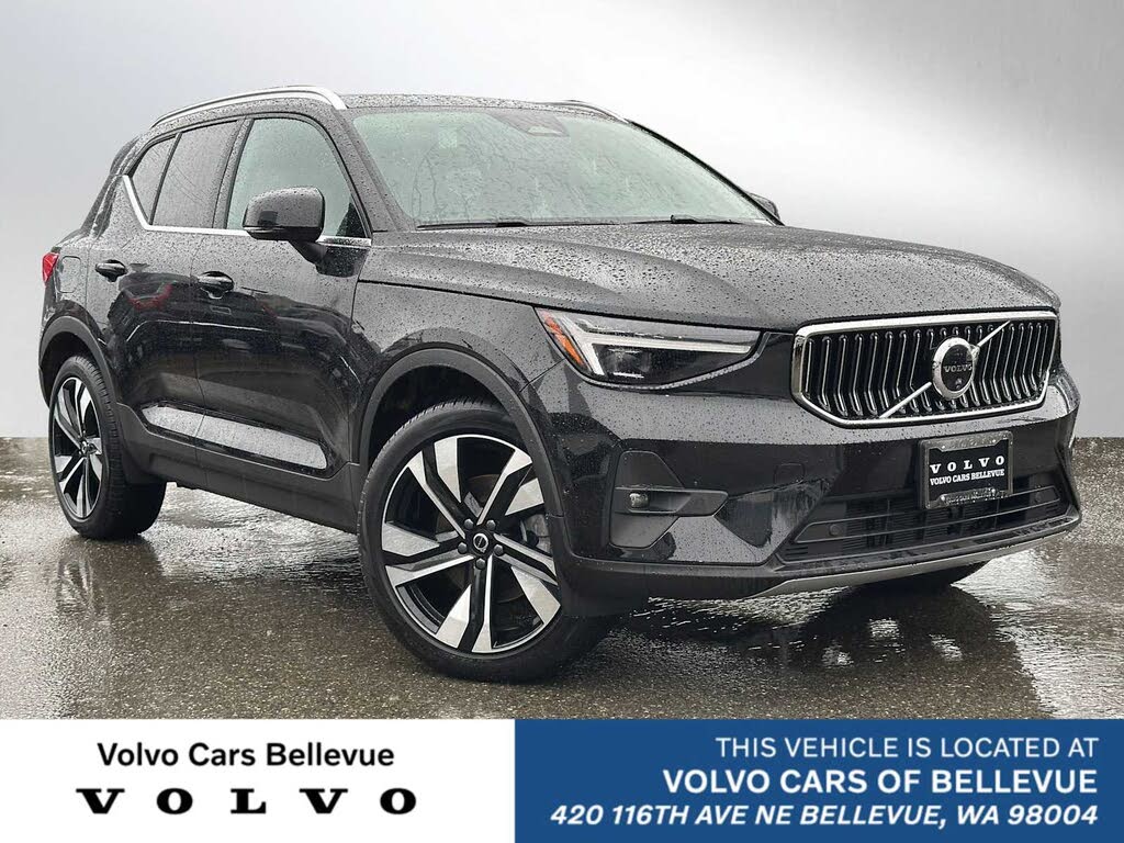 2025 Volvo XC40 B5 Ultra Bright Theme AWD