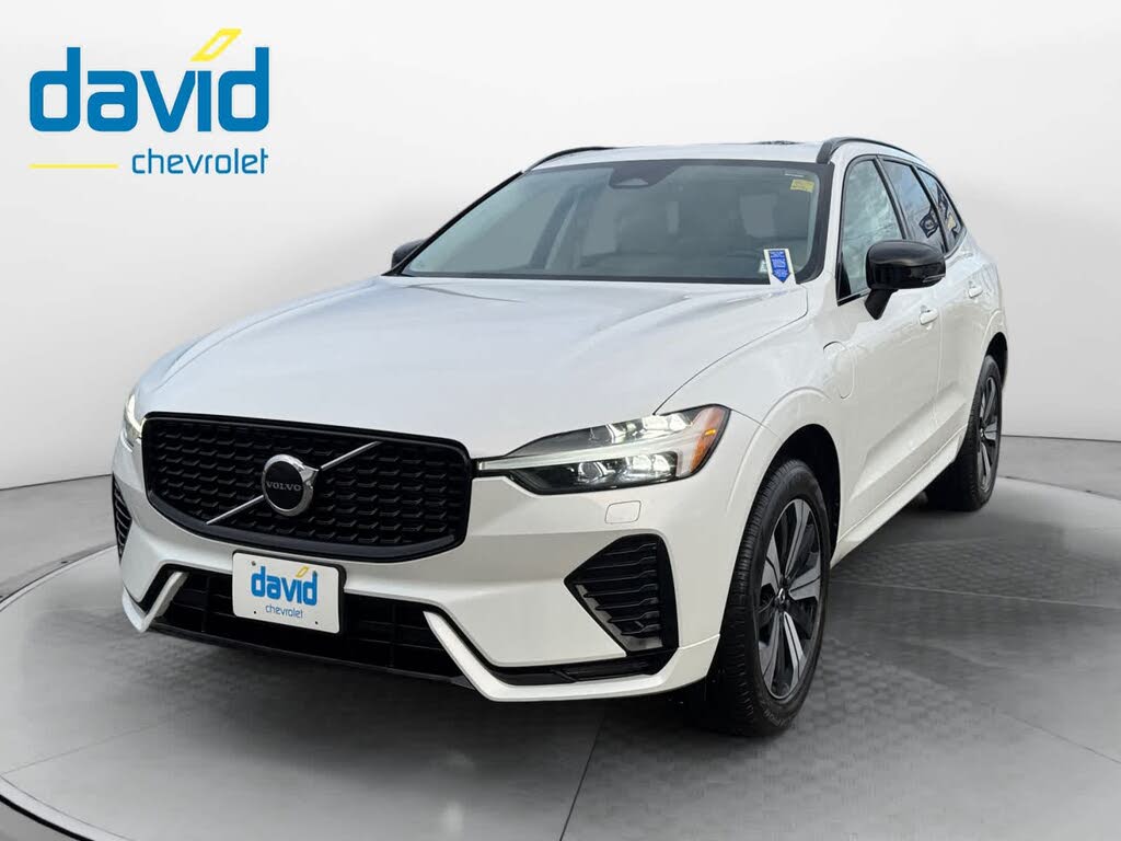 2025 Volvo XC60 Recharge T8 Core Dark Theme eAWD