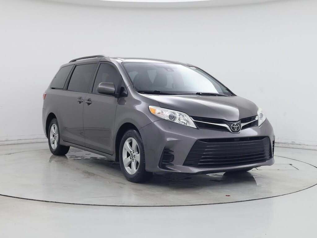 2019 Toyota Sienna LE 7-Passenger FWD with Auto-Access Seat