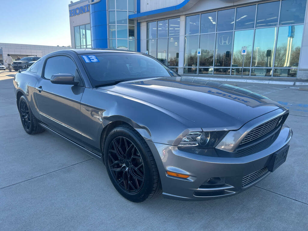 2013 Ford Mustang V6 Premium Coupe RWD