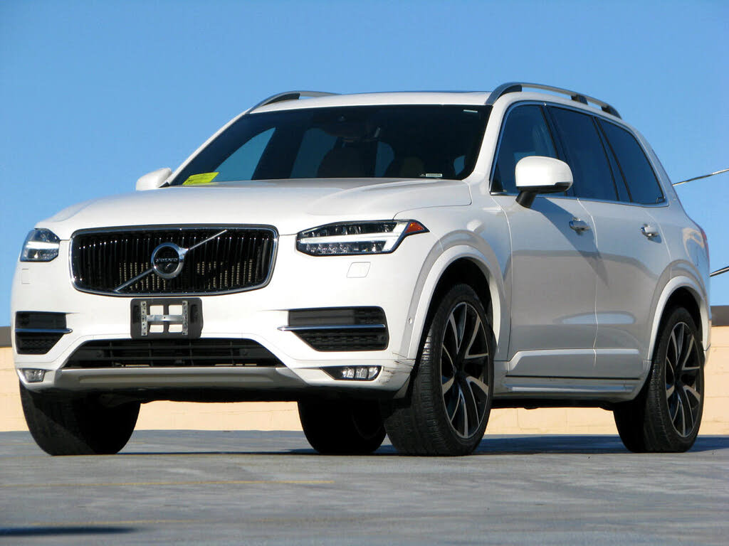 2018 Volvo XC90 T6 Momentum AWD