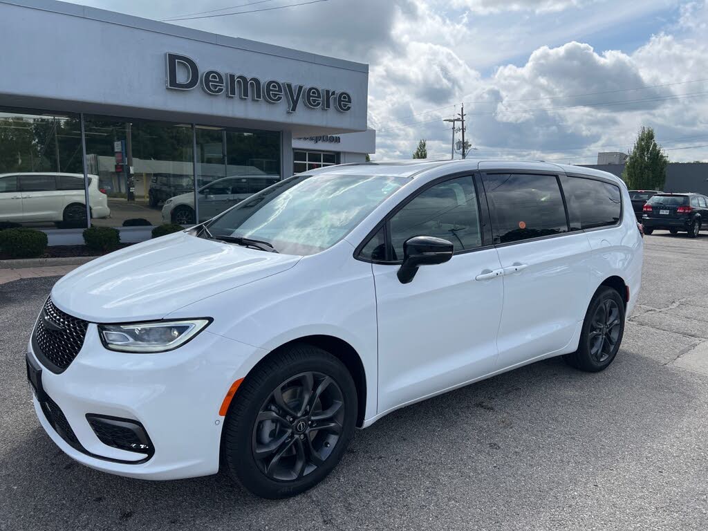 2026 Chrysler Pacifica Select AWD