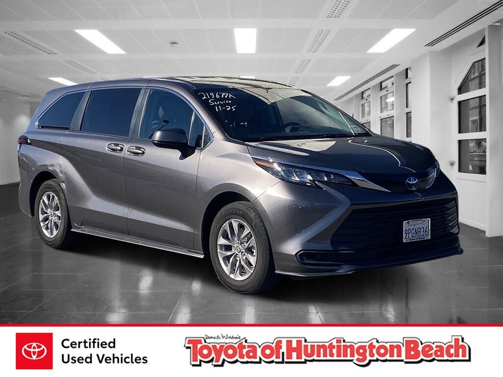 2023 Toyota Sienna LE 8-Passenger FWD