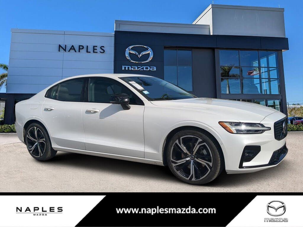 2024 Volvo S60 B5 Plus Dark Theme FWD