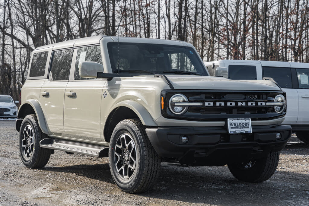 2025 Ford Bronco Outer Banks 4-Door 4WD