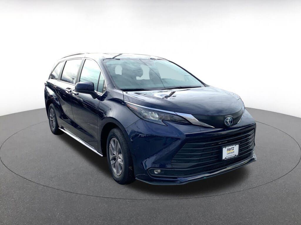 2025 Toyota Sienna XLE 7-Passenger FWD