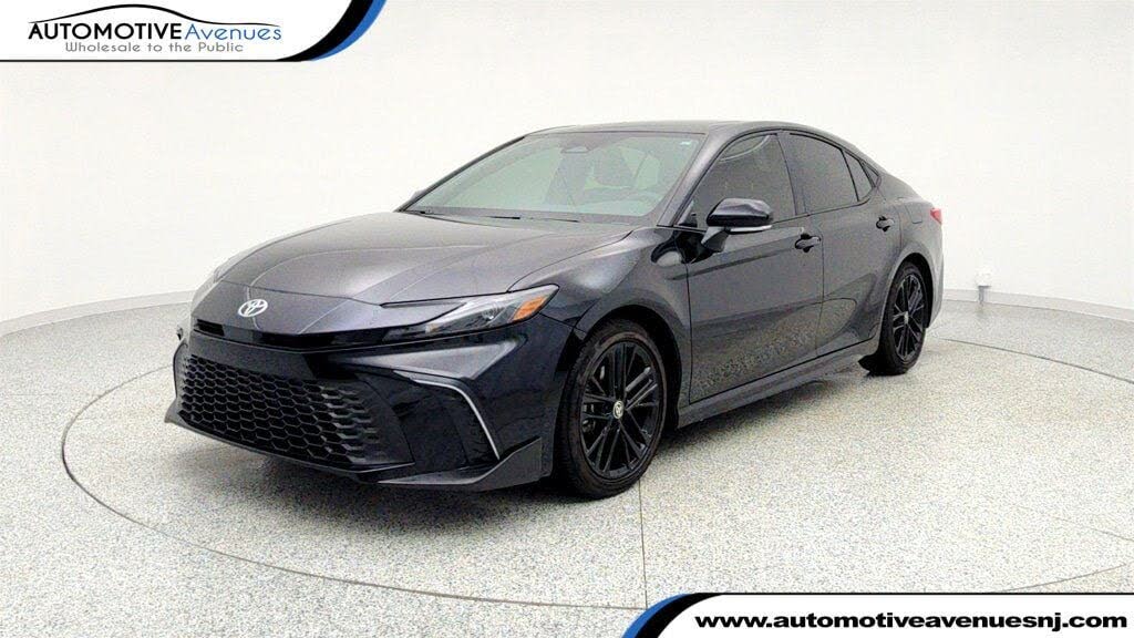 2025 Toyota Camry SE FWD