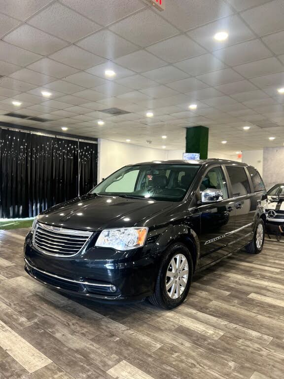 2012 Chrysler Town & Country Touring-L FWD