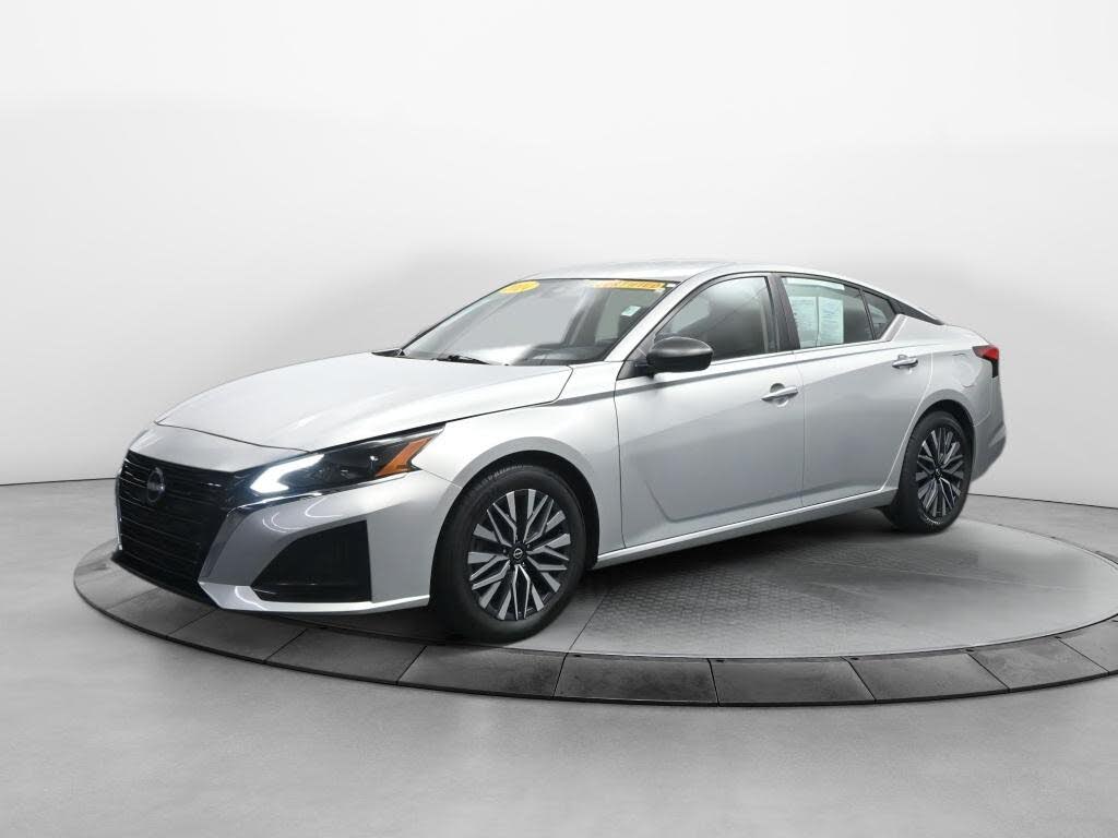 2024 Nissan Altima 2.5 SV FWD